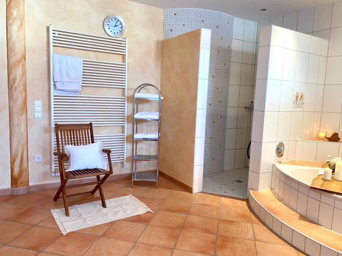 Private Spa Mit Sauna Und Whirlpool Schrozberg Extérieur photo