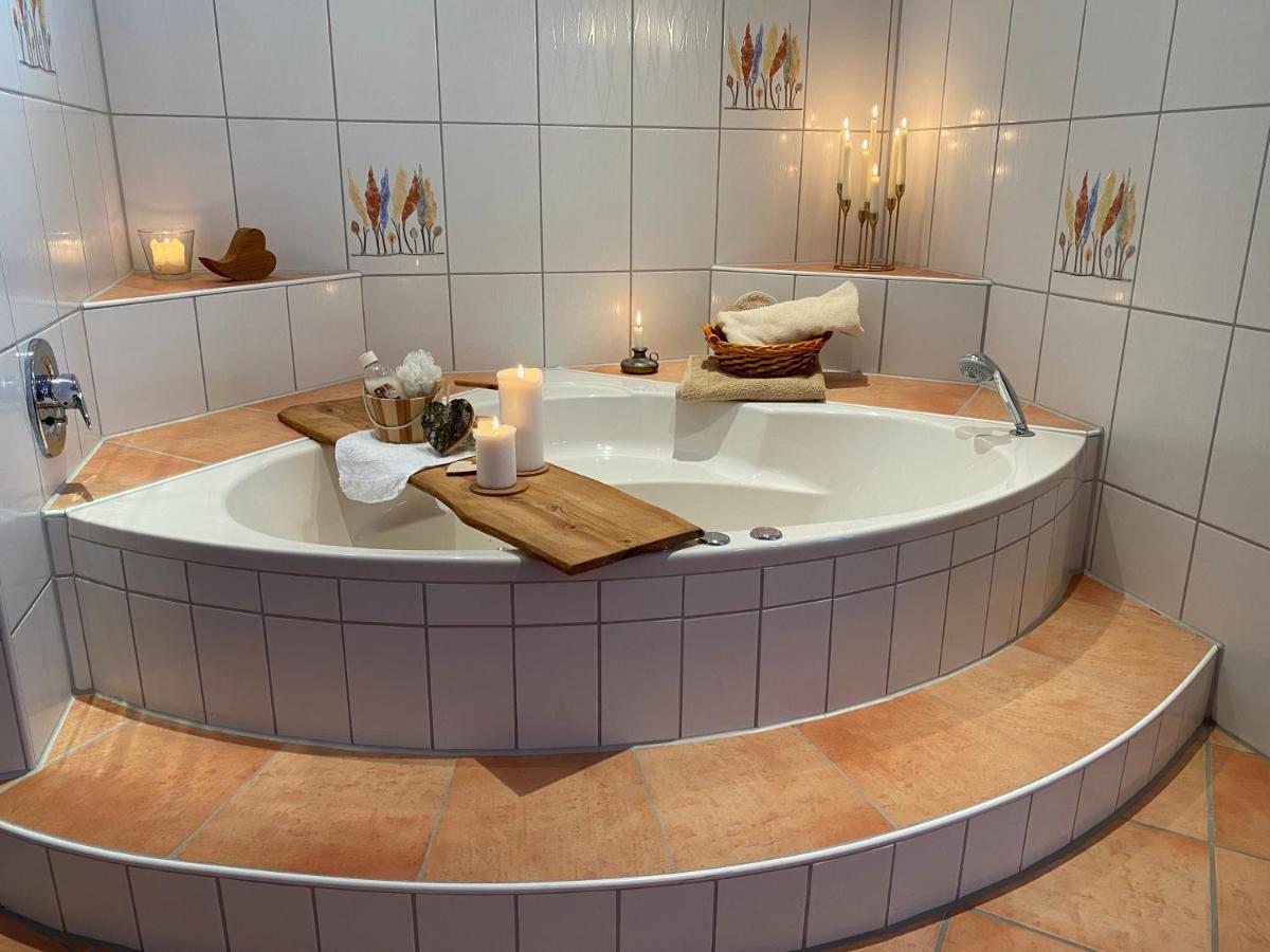 Private Spa Mit Sauna Und Whirlpool Schrozberg Extérieur photo
